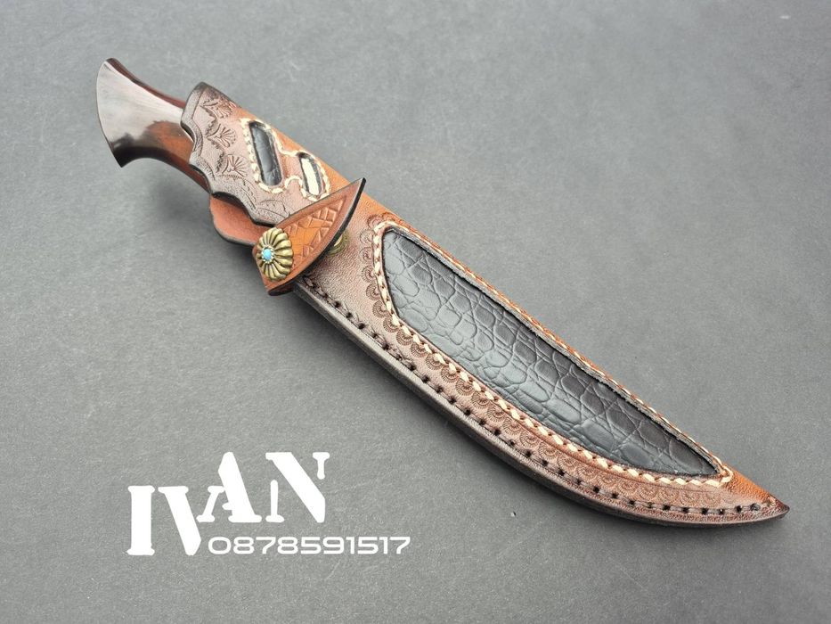 Японски ловен нож от дамаска стомана с  VG10 сърцевина и кожена кания