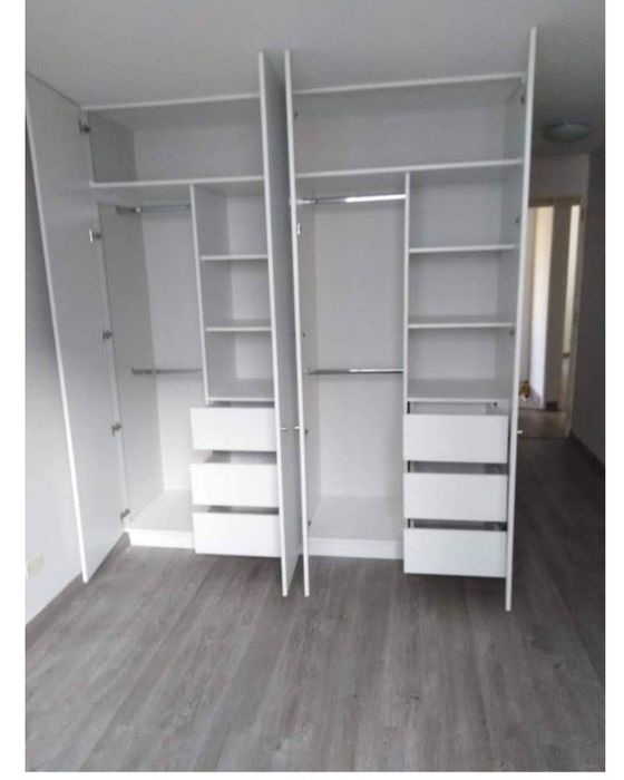 Шкаф белый, 2.6×1.8×0.55