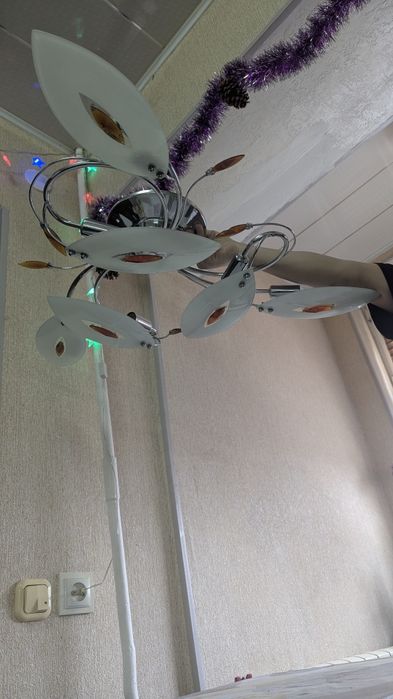 Продам люстру в хорошем состоянии