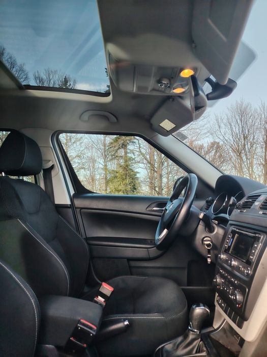 Skoda Yeti OUTDOOR AMBITION 1.6 TDI DSG
Plafon Panoramic Revizie Total