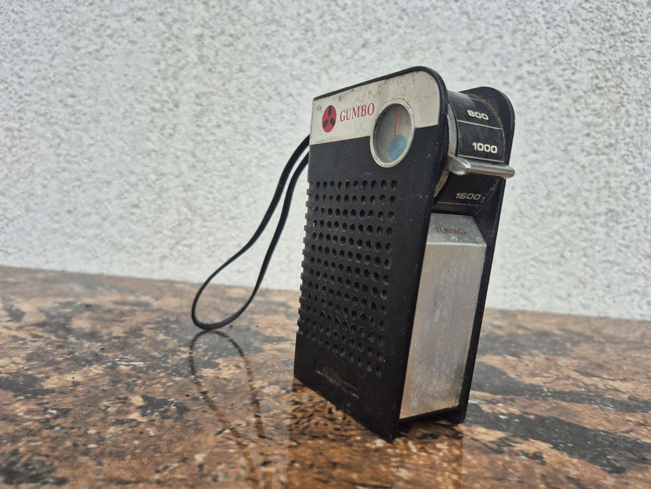 Vand Radio portabil vechi marca GUMBO model  made in japan