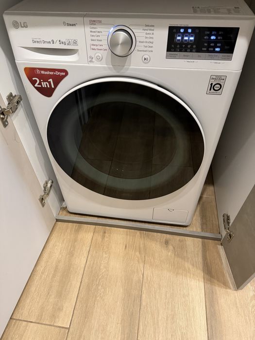 Комбинирана пералня и сушилня LG