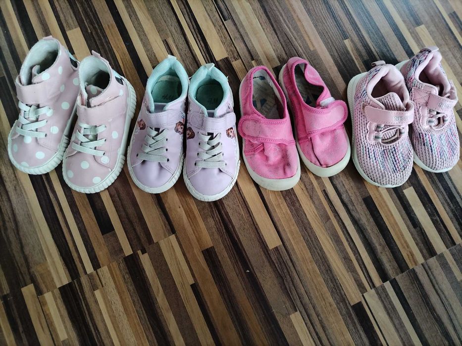 Детски обувки от 24н.до 27н.Разпродажба всичко по 5 лв.