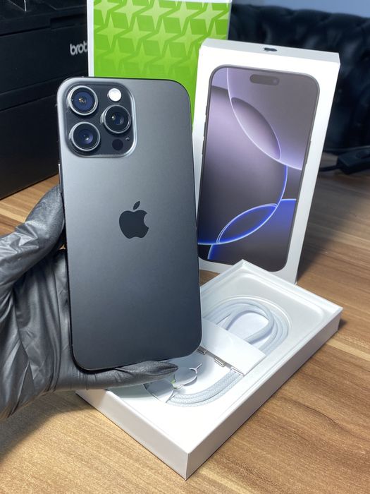 iPhone 16 Pro Max • 256 GB • Black Titanium