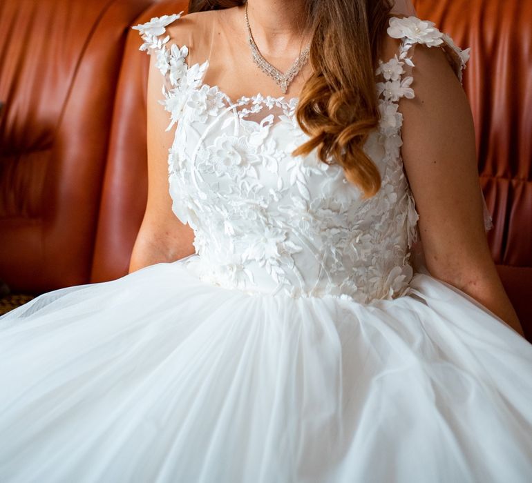 Vând rochie de mireasă tip prințesă, cu fluturași