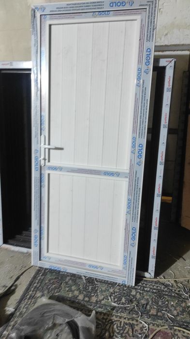 Двери алюминиевые. Готовые.