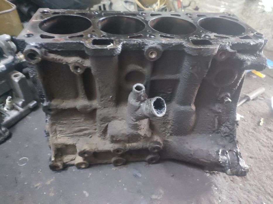 Продам блок.  1,6.