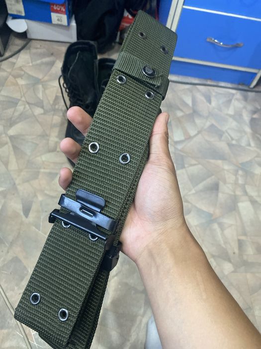 Продаю берцы всесезонные и зимние,форму военную,кепку,и ремень