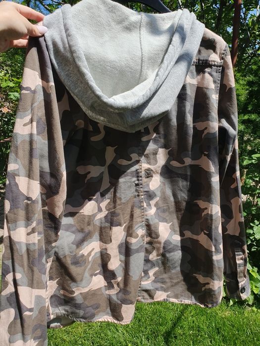 Cămașă tip army cu glugă