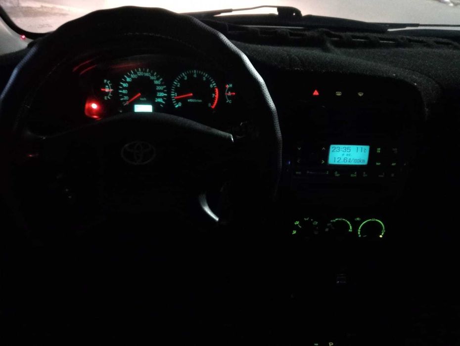 Тойота Авенсис 2001 год.