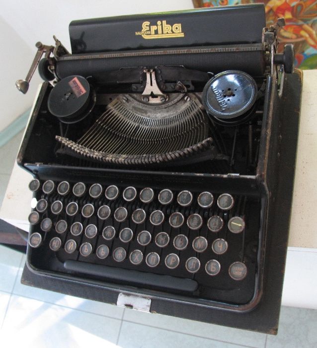 ЗАМЯНА за КАРТИНИ!! Старинна пишеща машина Naumann Erika