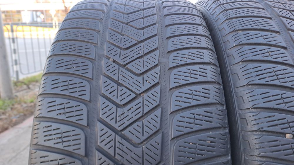 2бр. 255/40/21 Pirelli Scirpion Winter