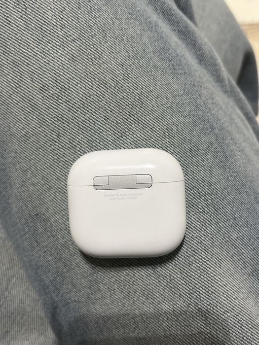 Apple AirPods 4 в идеальном состоянии