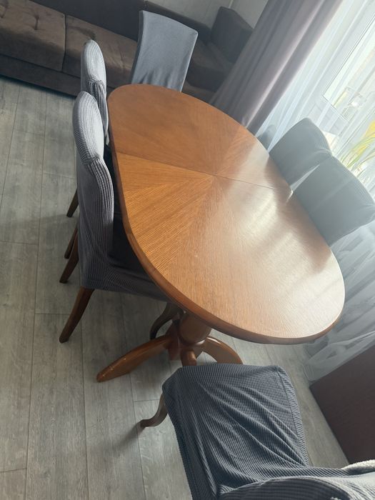 Продаю стол со стульями