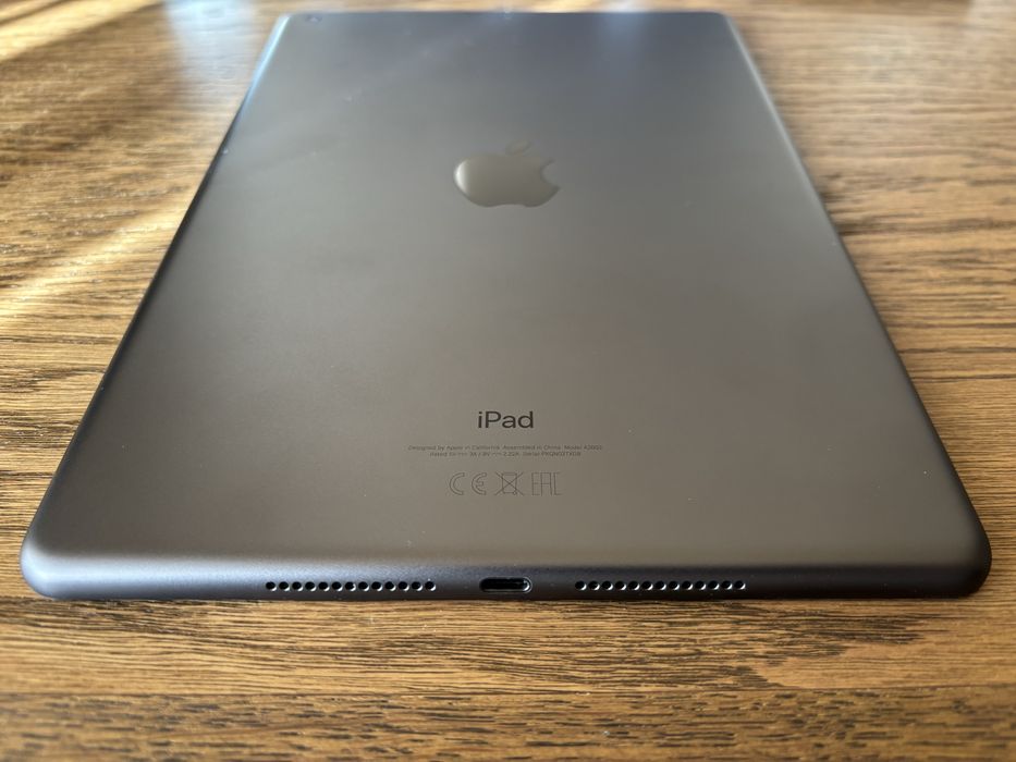 iPad 9 (9th Gen) 2021 – stare impecabilă, ca nou + accesorii