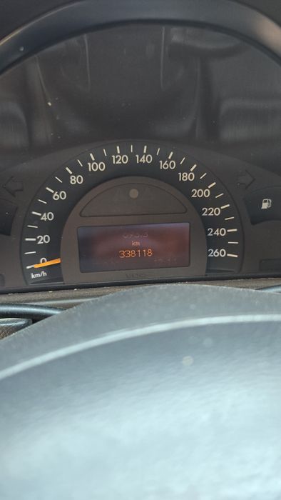Mercedes C220 Benzină 2001 – completă – pentru piese sau de reparat