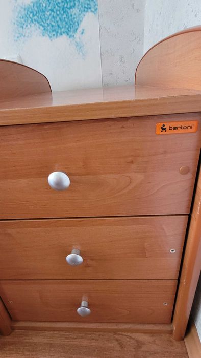 Детско легло с матрак,шкаф, и подарък к-кт чаршафи с ластик и цип