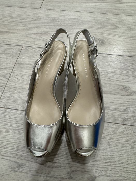 Босоножка Charles & Keith 36 размер