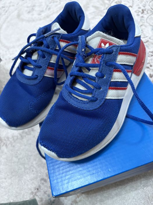 Кроссовки адидас