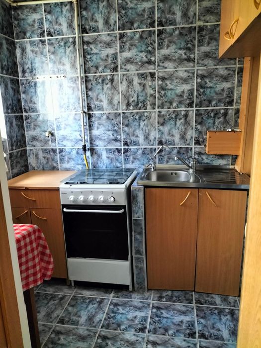 Închiriez garsonieră