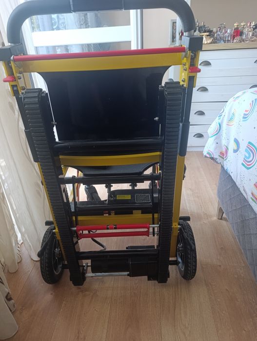 Vând scaun electric de urcat și coborât trepte pte