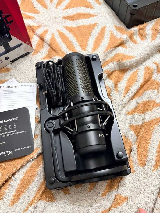 Продам HyperX QuadCast S черный