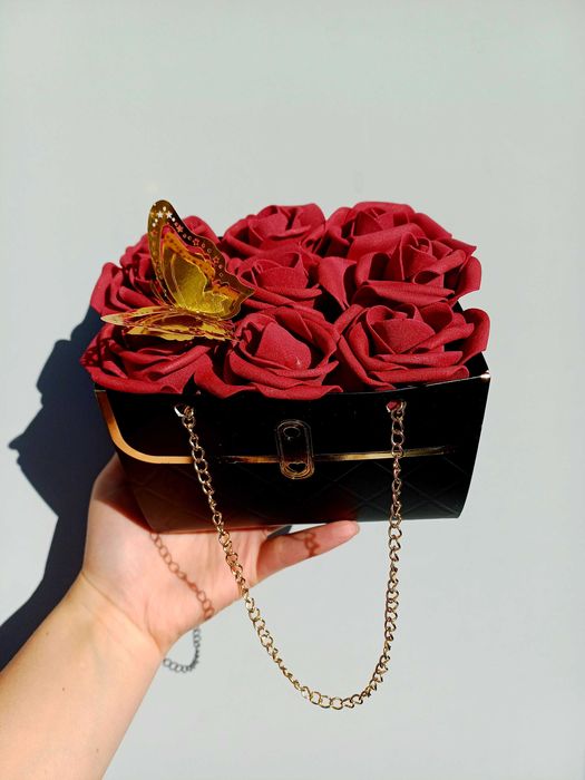 Кутия с вечни рози