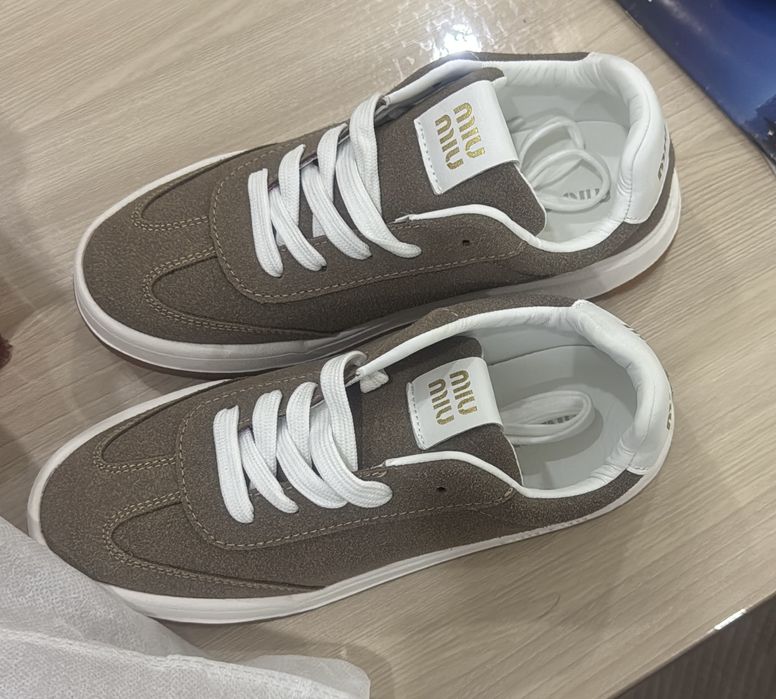 Кроссовки повседневные