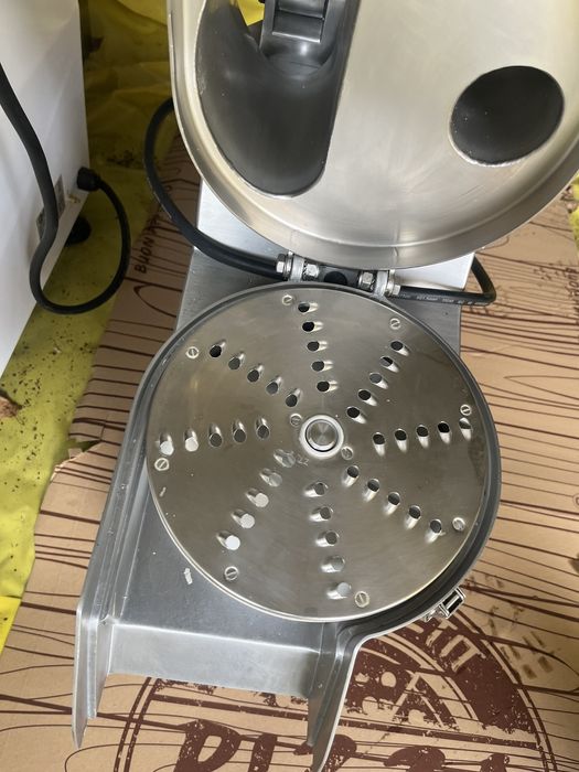 Фурна за пици, тестобъркачка, зеленчукорезачка