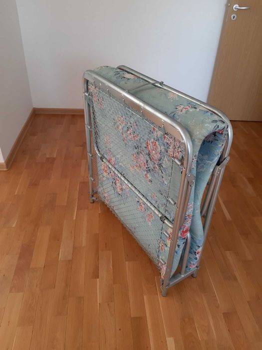 Сгъваем преносим креват