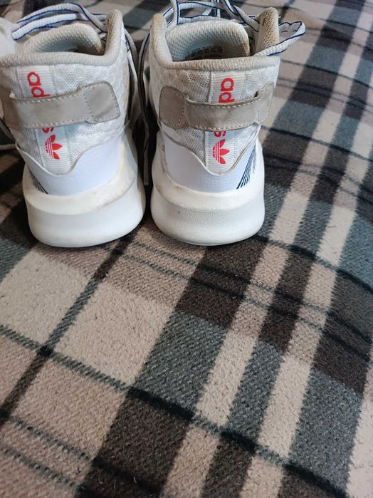 Спортивная обувь.