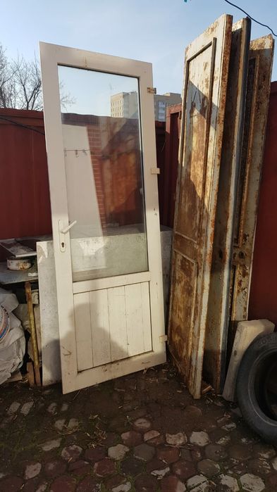 Продам двери высокие