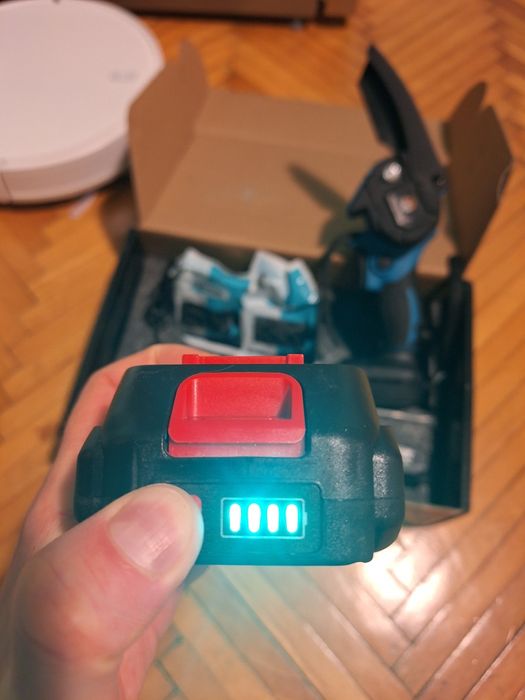 Drujba electrica mini drujba 8 inch 2 bateri