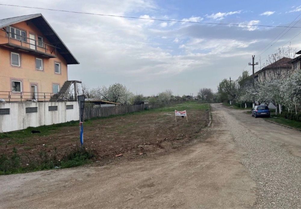 Loc de Casă#Cosoveni#640mp##Zonă Centrală#Gaze/Apă#Canal#Curent#