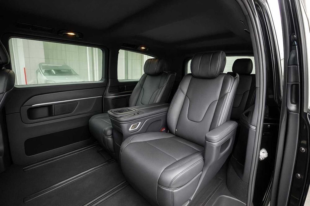 Пътнически бус под наем Mercedes V Class. Наем на 6+1 ван. Трансфери