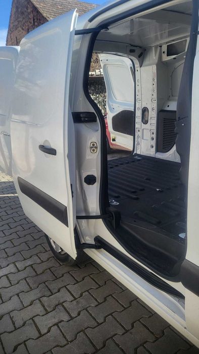 Vând Peugeot partner