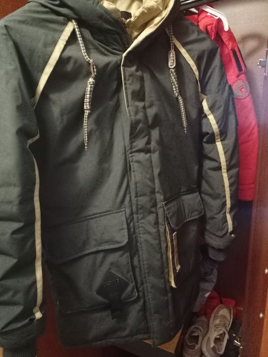 Продаем две теплые куртки для мальчика