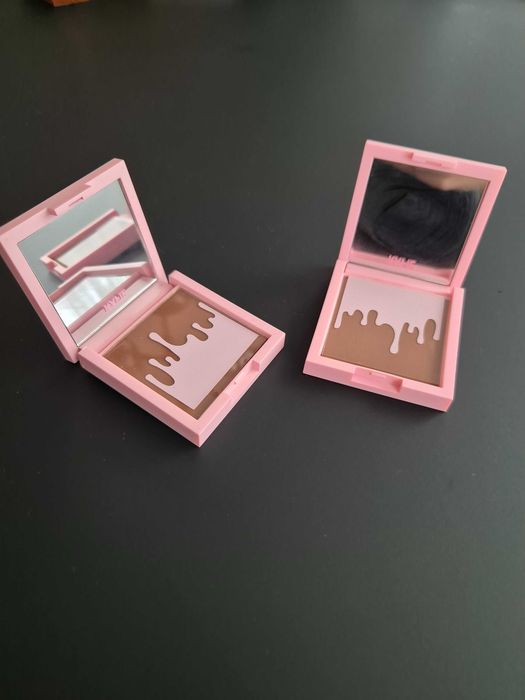 Пудра за лице Burberry и KYLIE GENNER