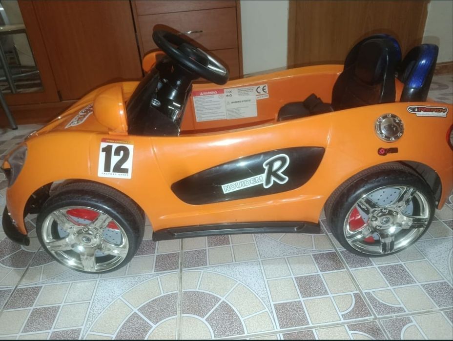 Masinuta electrica pentru copii