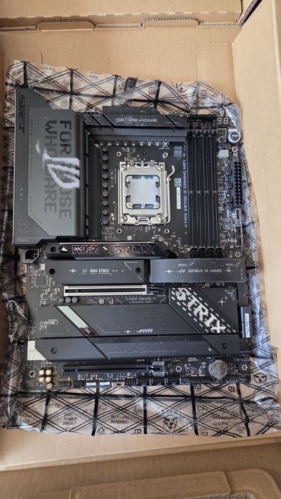 Дънна платка АSUS ROG STRIX X870E-E GAMING WIFI