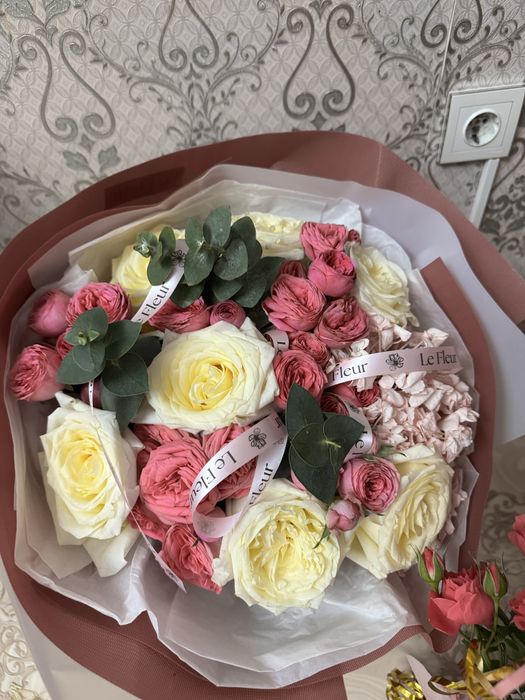 Цветы вчера подарили свежие