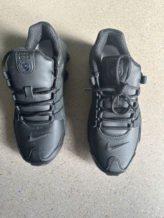 Vand adidasi Nike