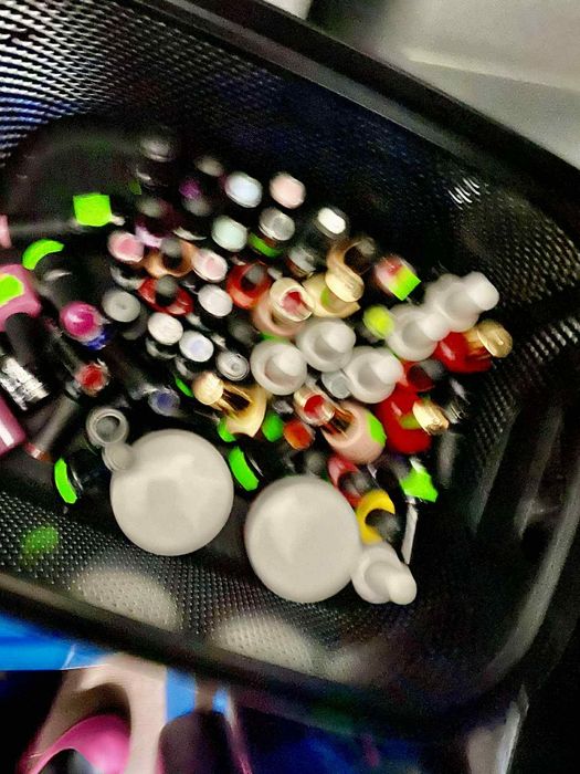 Vând un lot de gel și oja semi p , top,primer ,clasic etc!