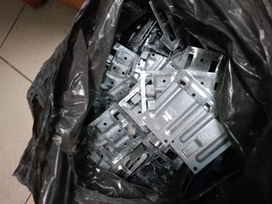 Продам уголки остаток