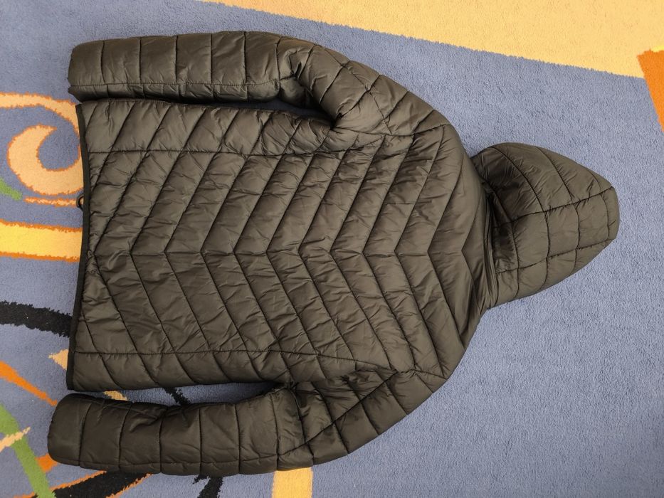 Куртка с капюшоном.