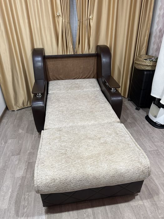 Продаю диван гостиный