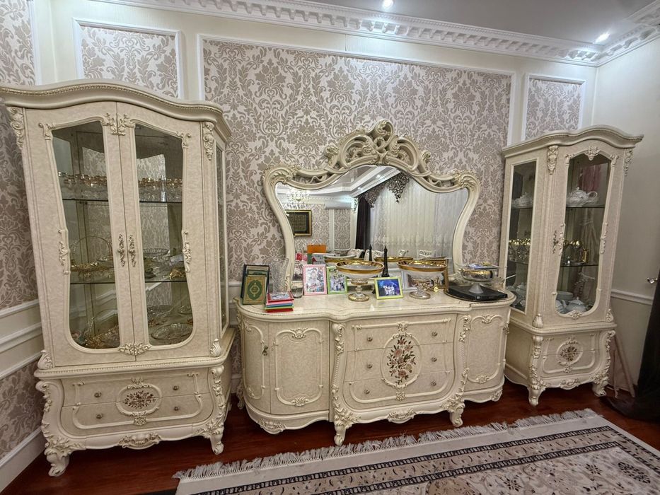 Гарнитура для гостинной и холла