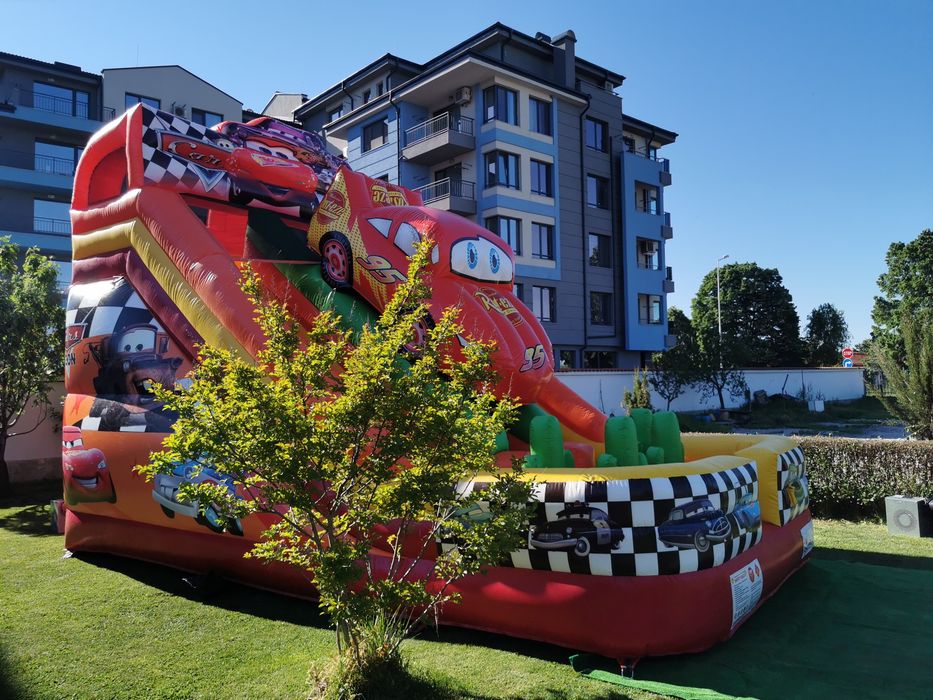 Под наем надуваема пързалка, надуваем замък, надуваем батут.