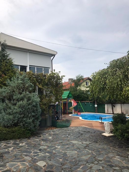 Продава се Къща в София, Център - 300 кв.м за 1634 €/кв.м - Снимка #2