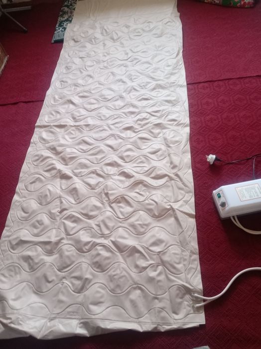 Робирт перчатка унг кул.Масажни матрас